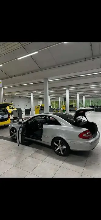 Mercedes-Benz Clk-Class 2004 photo 3