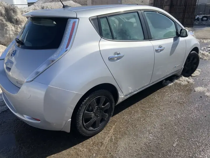 Nissan Leaf 2014 photo 2