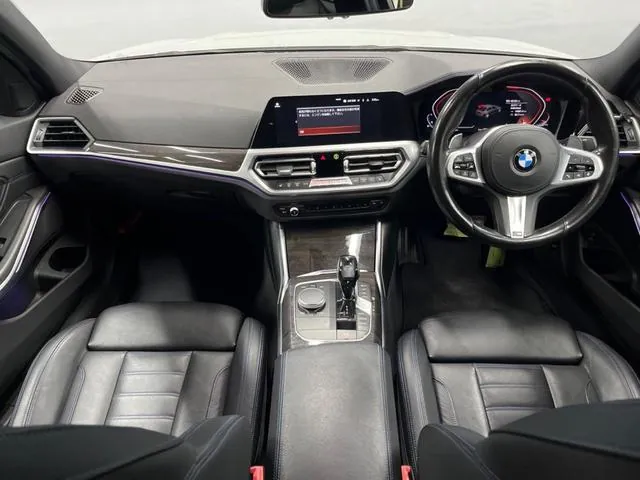BMW 3 Series 2019 photo 2