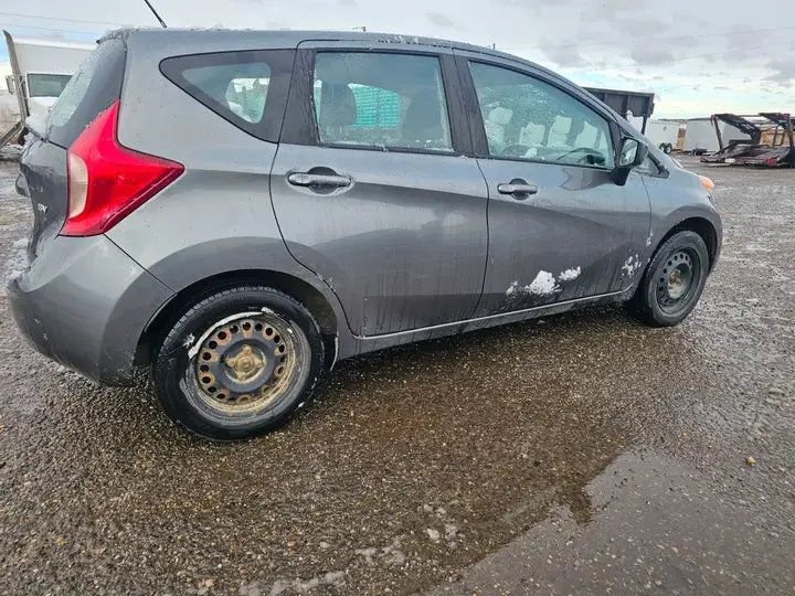 Nissan Versa 2016 photo 4