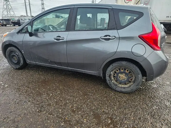 Nissan Versa 2016 photo 3