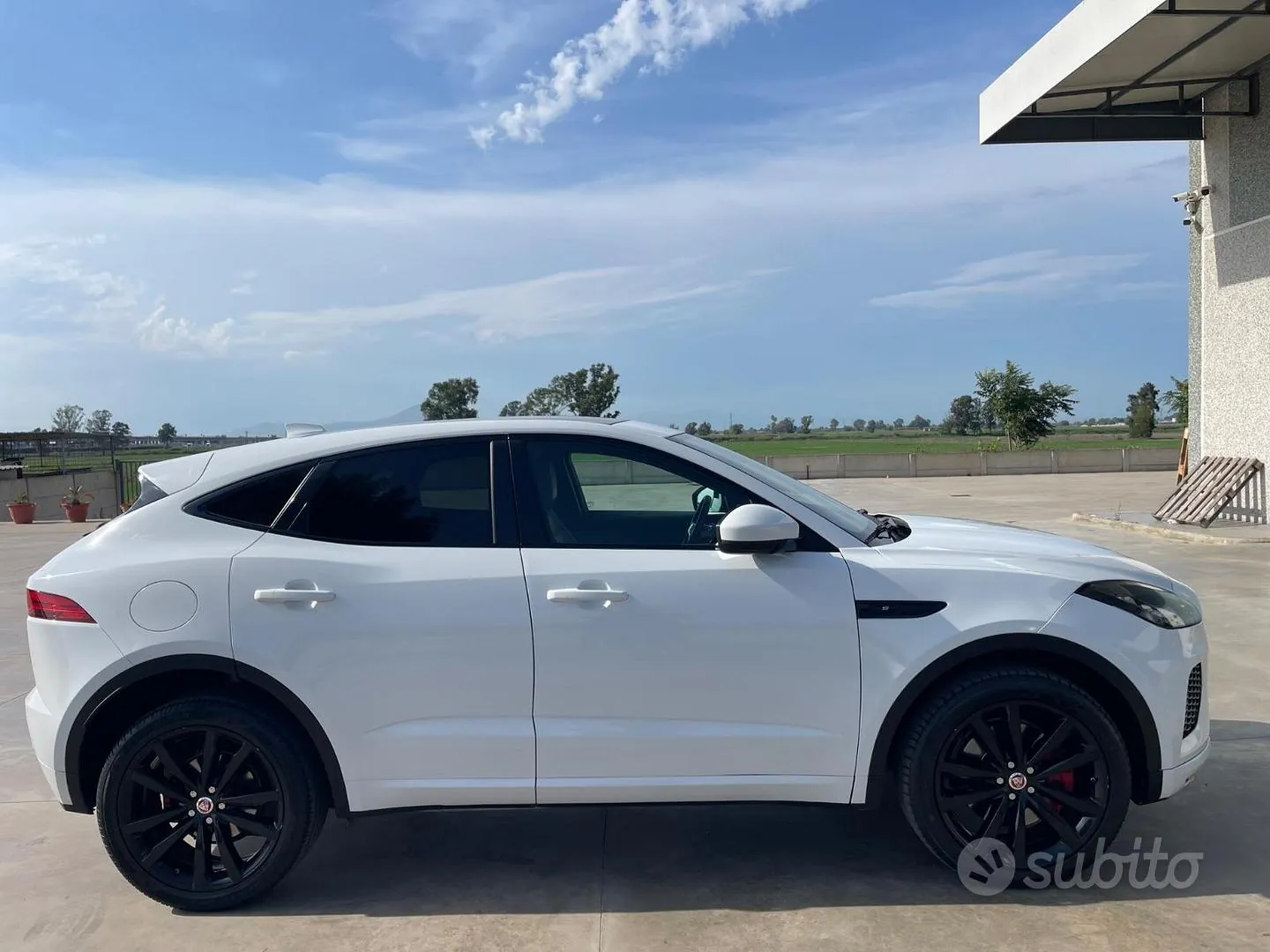 Jaguar E-Pace 2019 photo 3