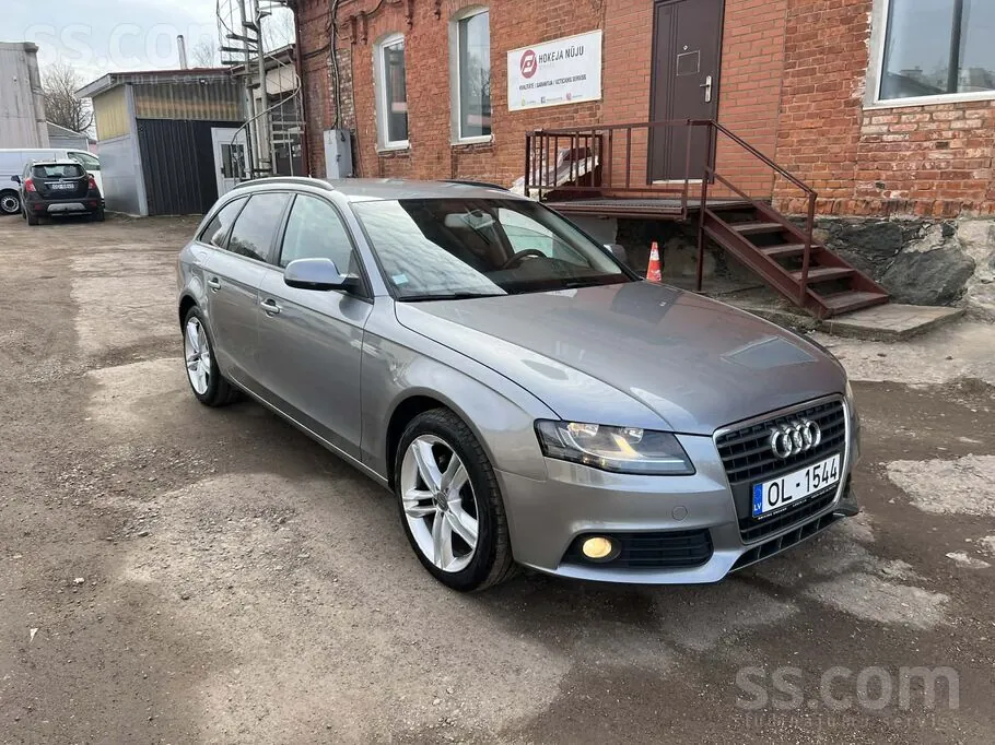 Audi A4 2010 photo 2