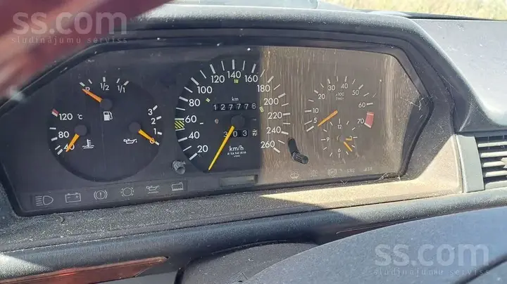 Mercedes-Benz E320 1996 photo 4