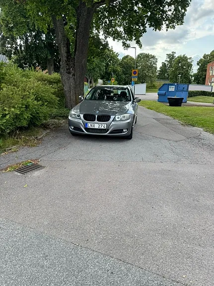 BMW 320D 2011 photo 2