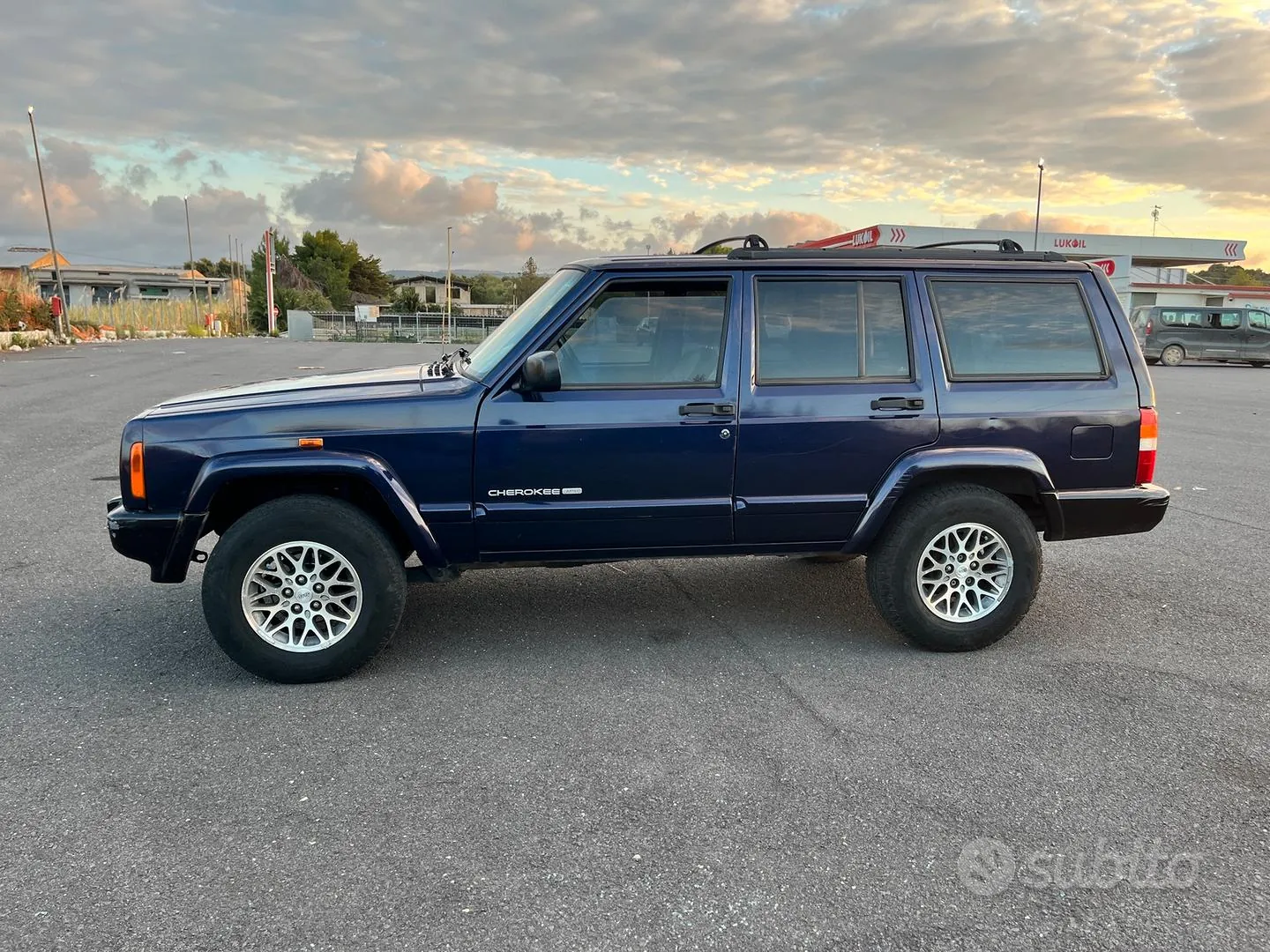 Jeep Cherokee 1999 photo 2