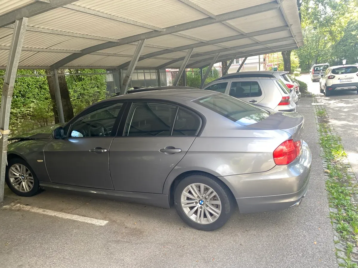 BMW 3 Series 2009 photo 2