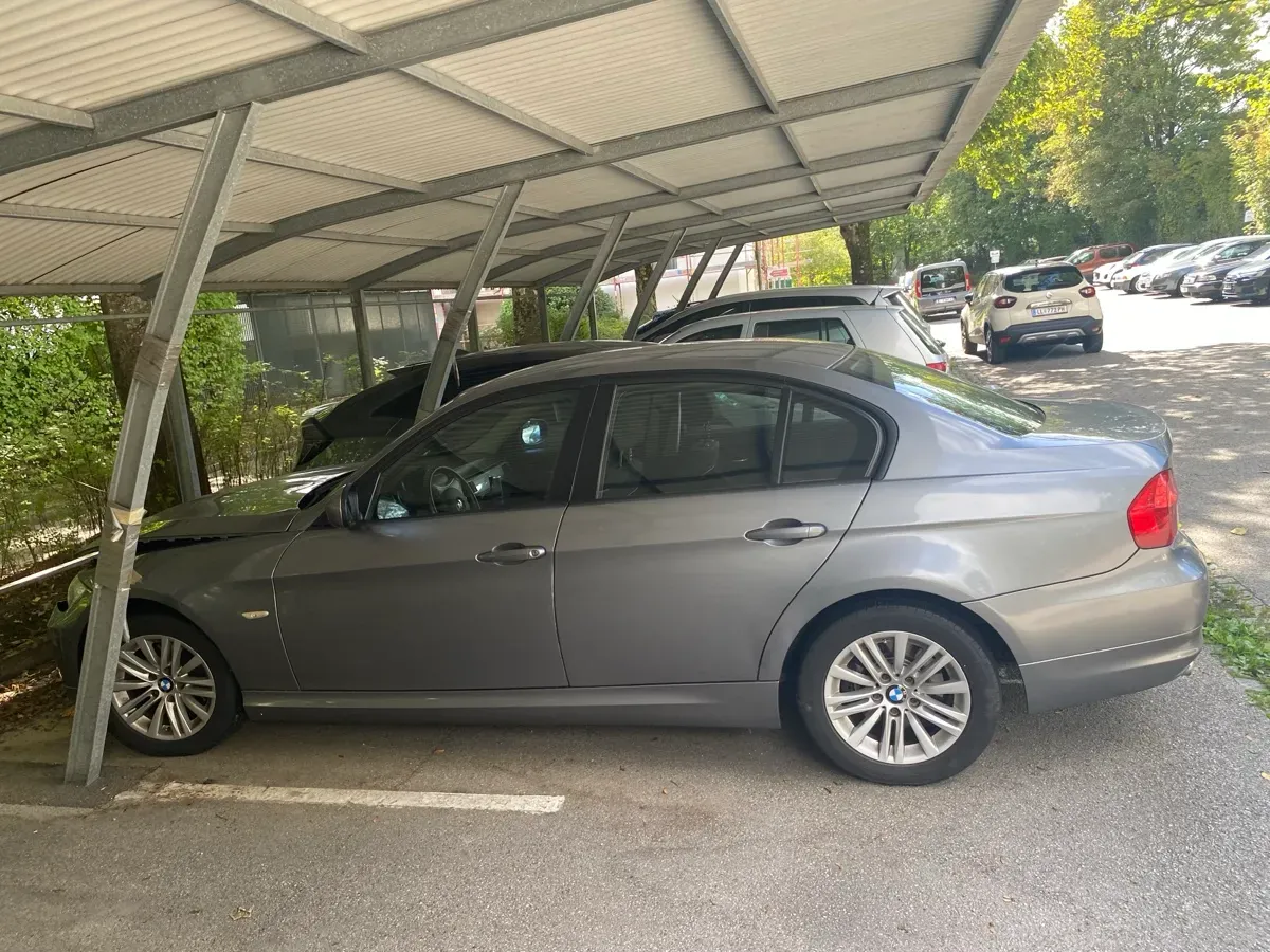 BMW 3 Series 2009 photo 3