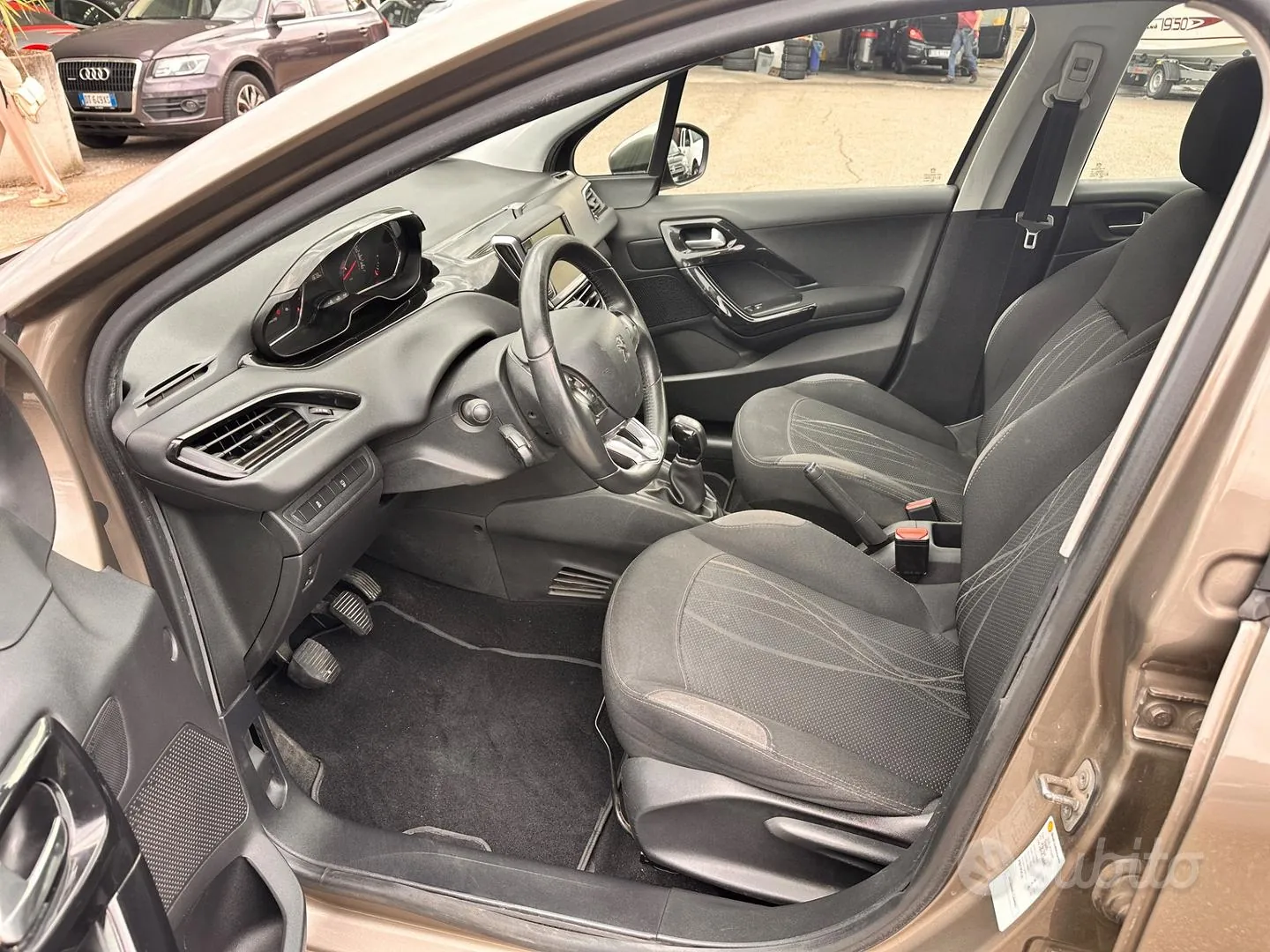 Peugeot 208 2015 photo 4