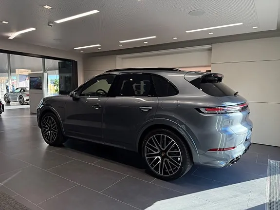 Porsche Cayenne 2026 photo 2