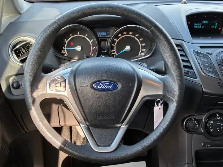Ford Fiesta 2013 photo 2
