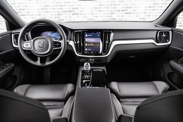 Volvo V60 2023 photo 2