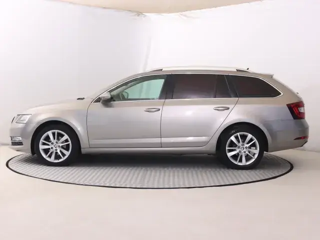 Skoda Octavia Combi 2017 photo 2