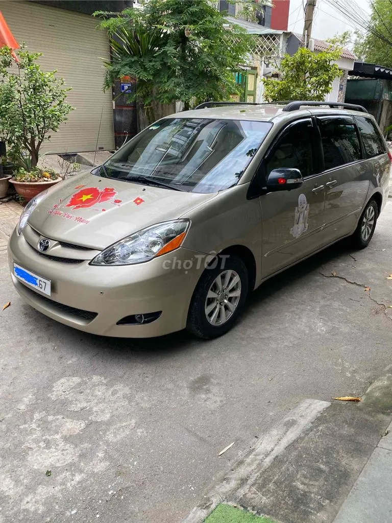 Toyota Sienna 2007 photo 2