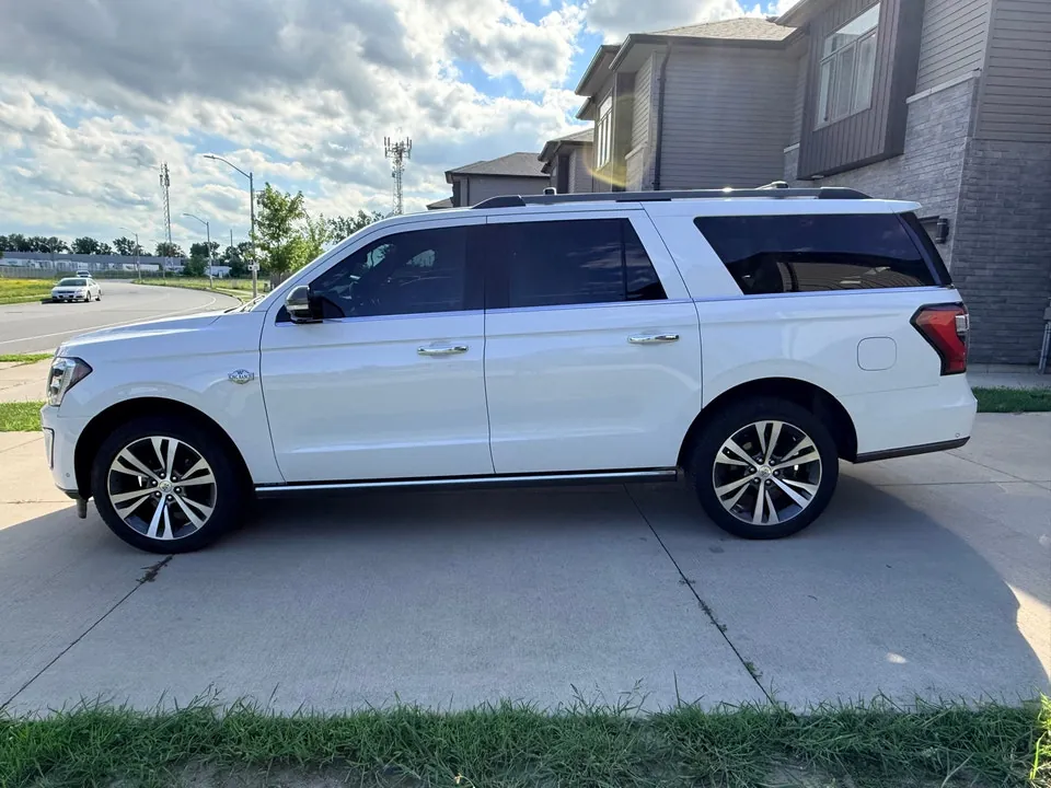 Ford Expedition 2021 photo 2