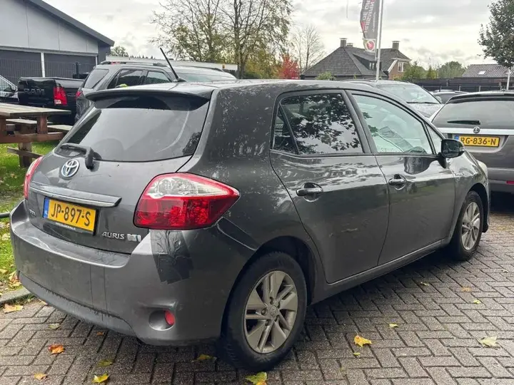 Toyota Auris 2012 photo 2