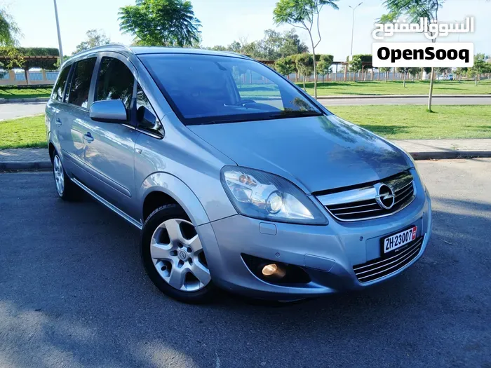 Opel Zafira 2011 photo 2