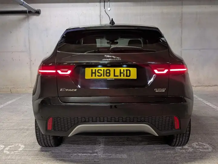 Jaguar E-Pace 2018 photo 4