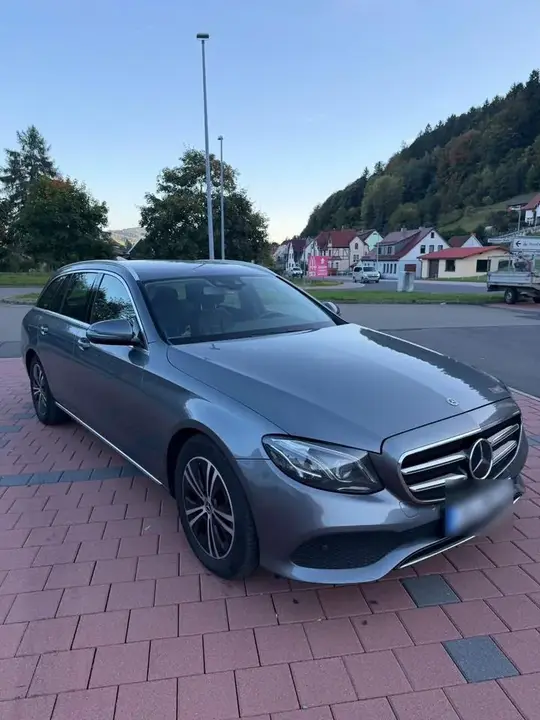 Mercedes-Benz E220
