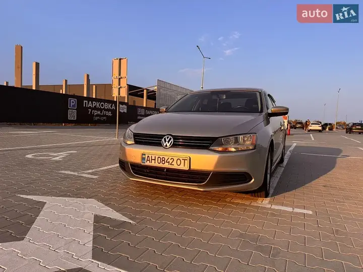 Volkswagen Jetta 2013 photo 2