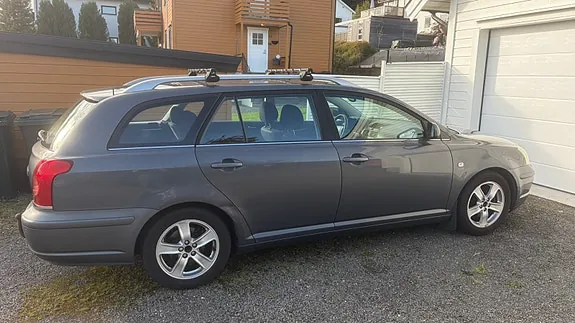 Toyota Avensis 2005 photo 4