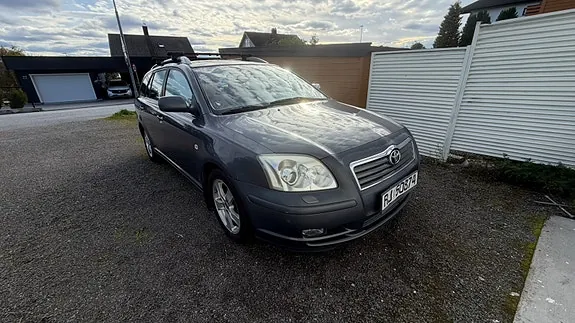 Toyota Avensis 2005 photo 2