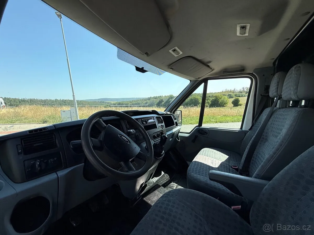 Ford Transit photo 5