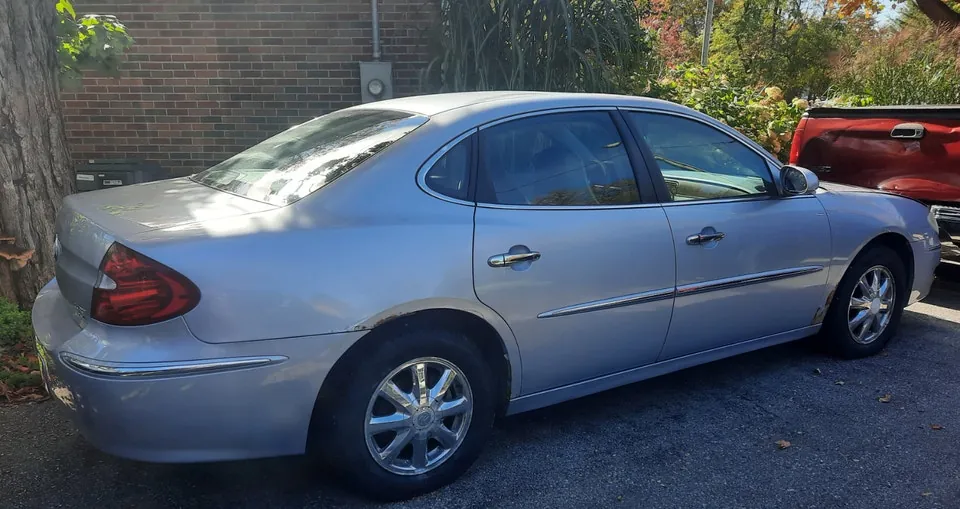 Buick Allure 2005 photo 2