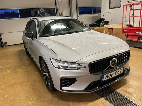 Volvo V60 2023 photo 2