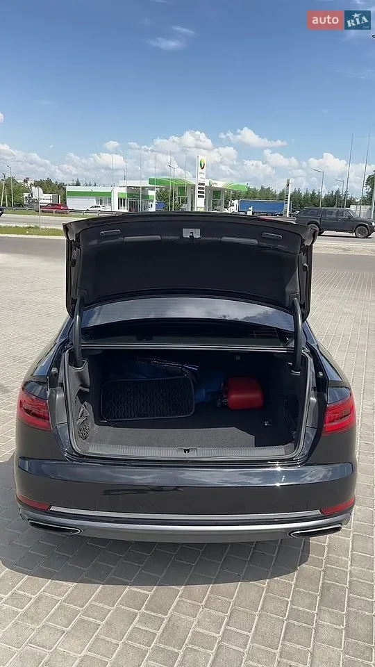 Audi A4 2018 photo 3