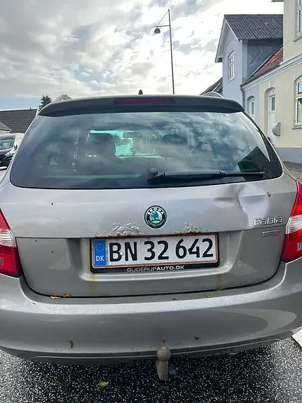 Skoda Fabia 2011 photo 3