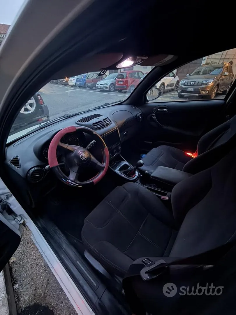 Alfa Romeo 147 2010 photo 5