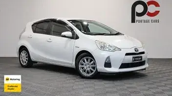 Toyota Aqua 2013 photo 2