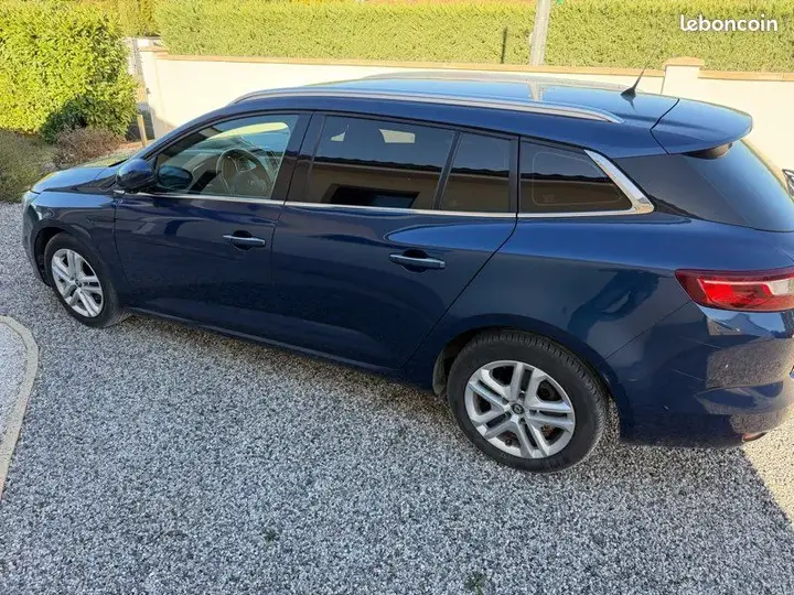 Renault Megane 2018 photo 2