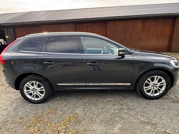 Volvo Xc60 2017 photo 2