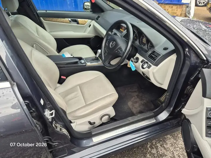 Mercedes-Benz C-Class 2010 photo 2