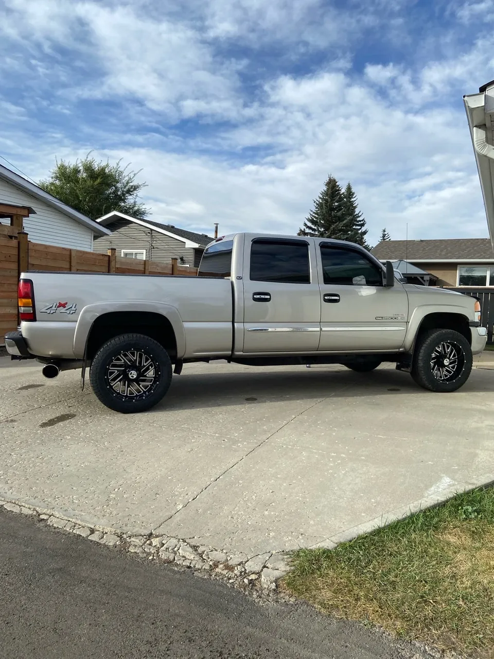GMC Sierra 2500Hd 2005 photo 4