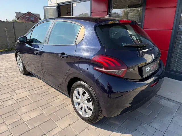 Peugeot 208 2018 photo 3
