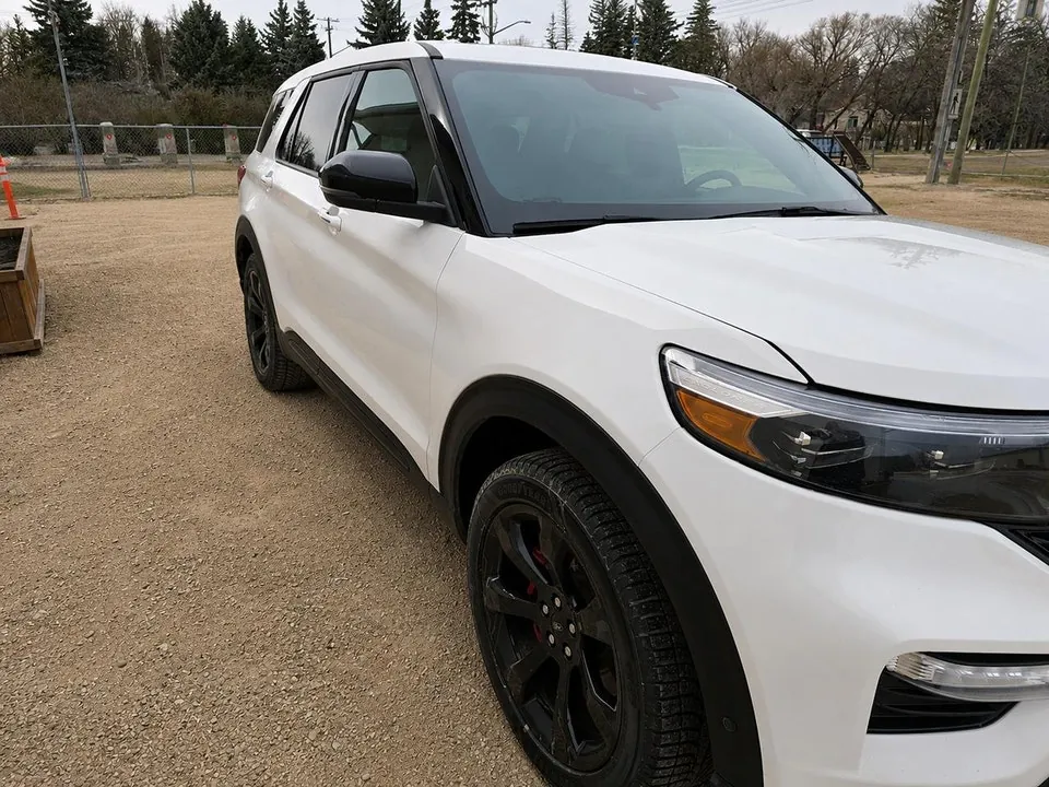 Ford Explorer 2022 photo 2