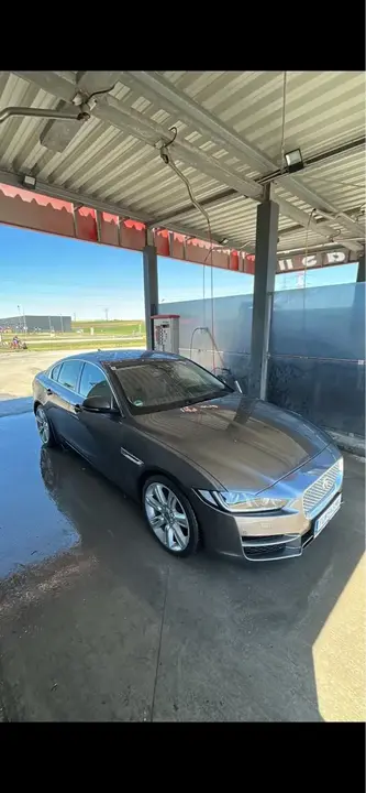 Jaguar Xe 2016 photo 2