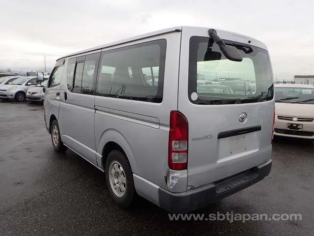 Toyota Regius Ace 2004 photo 3