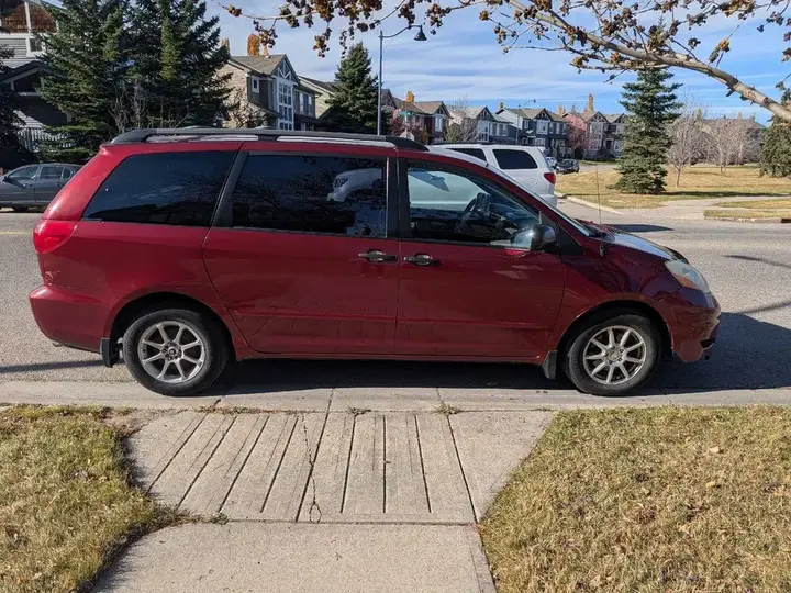 Toyota Sienna 2007 photo 2