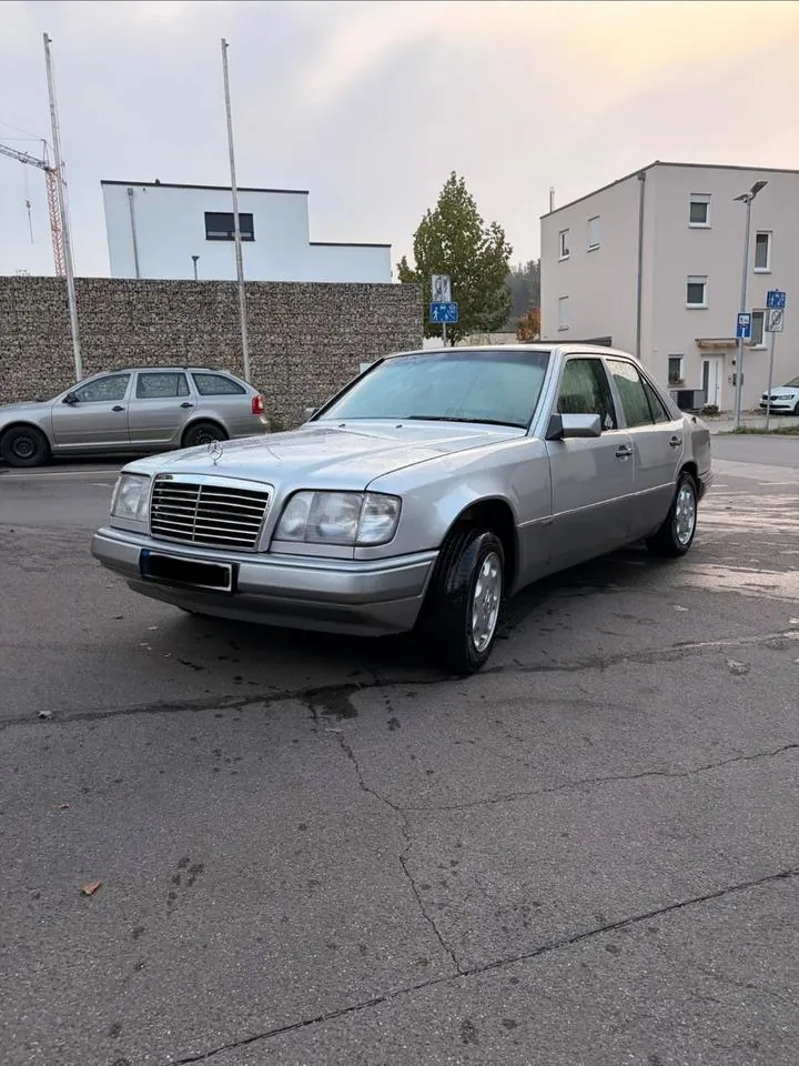 Mercedes-Benz W124