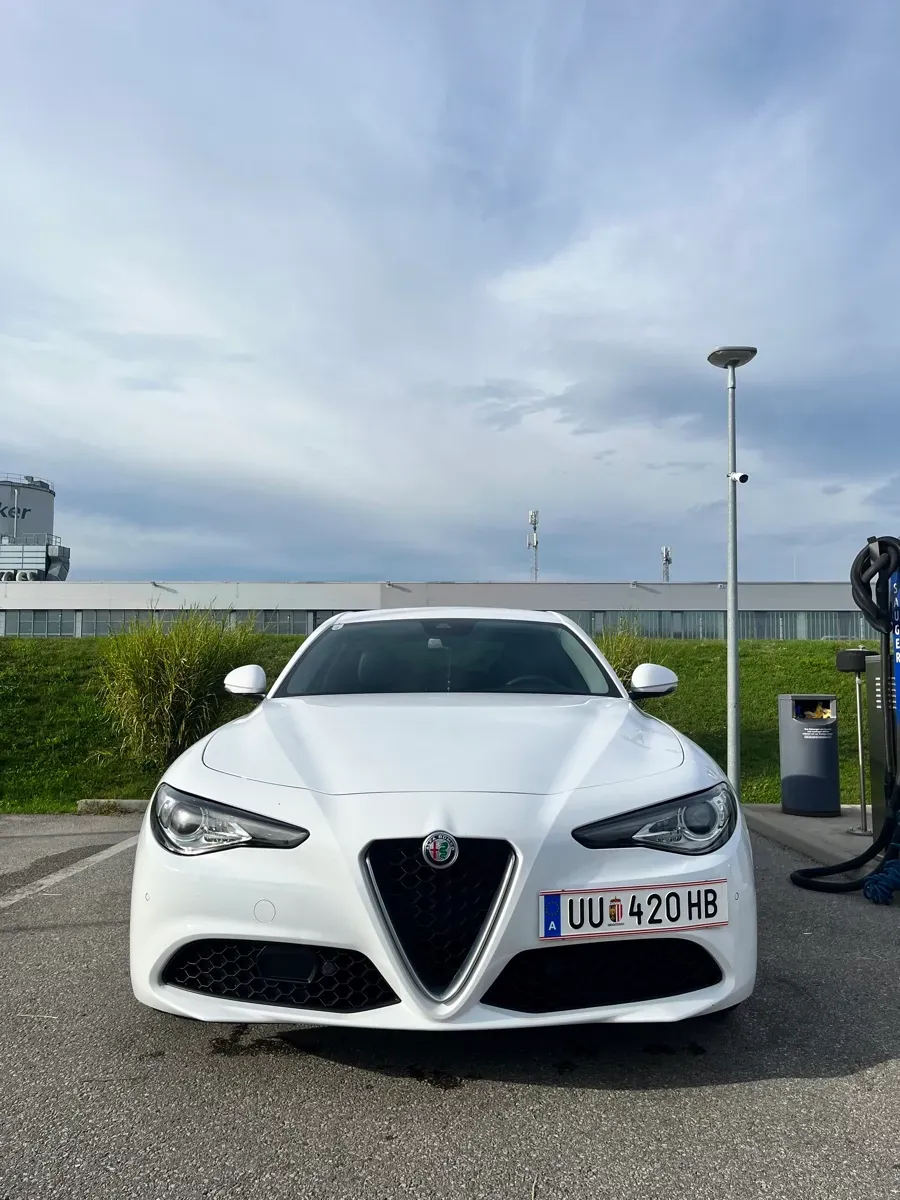 Alfa Romeo Giulia 2019 photo 2