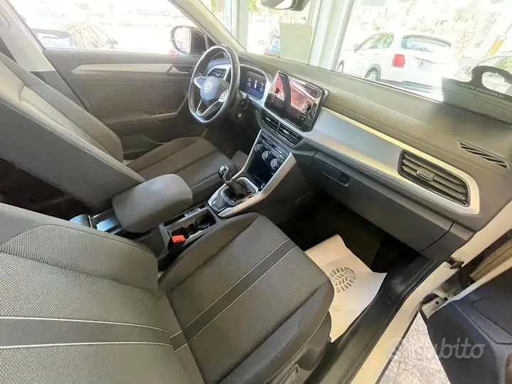 Volkswagen T-Roc 2023 photo 3