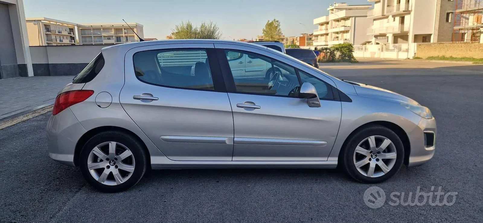 Peugeot 308 2012 photo 4