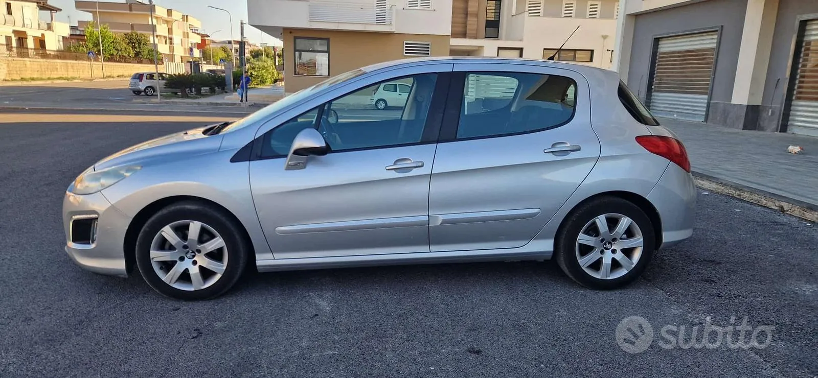 Peugeot 308 2012 photo 3