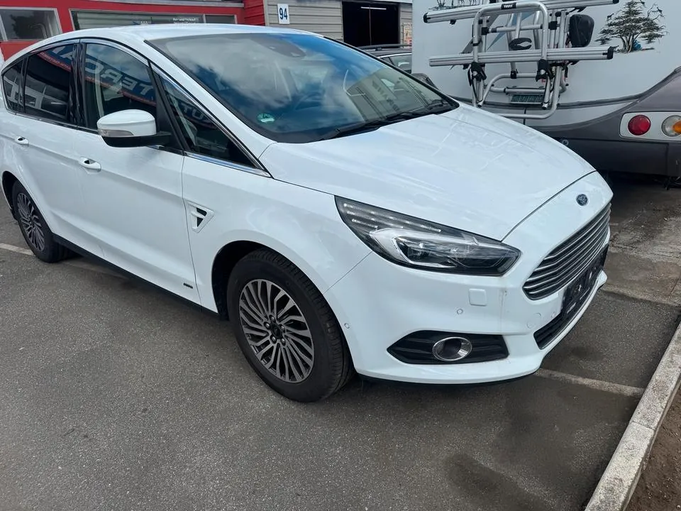Ford S-Max Titanium