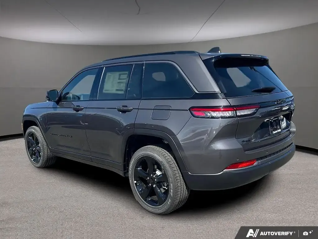 Jeep Grand Cherokee 2026 photo 4