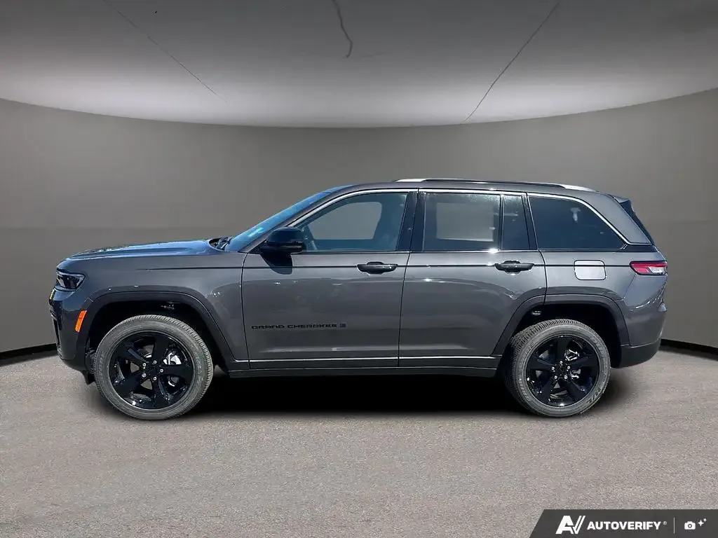 Jeep Grand Cherokee 2026 photo 3